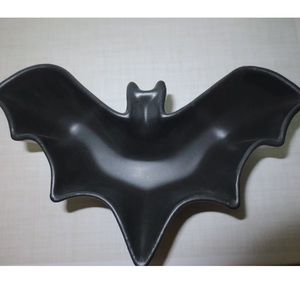 Pottery Barn Bat Shaped Stoneware Dish Set MEW without box. Set of 4